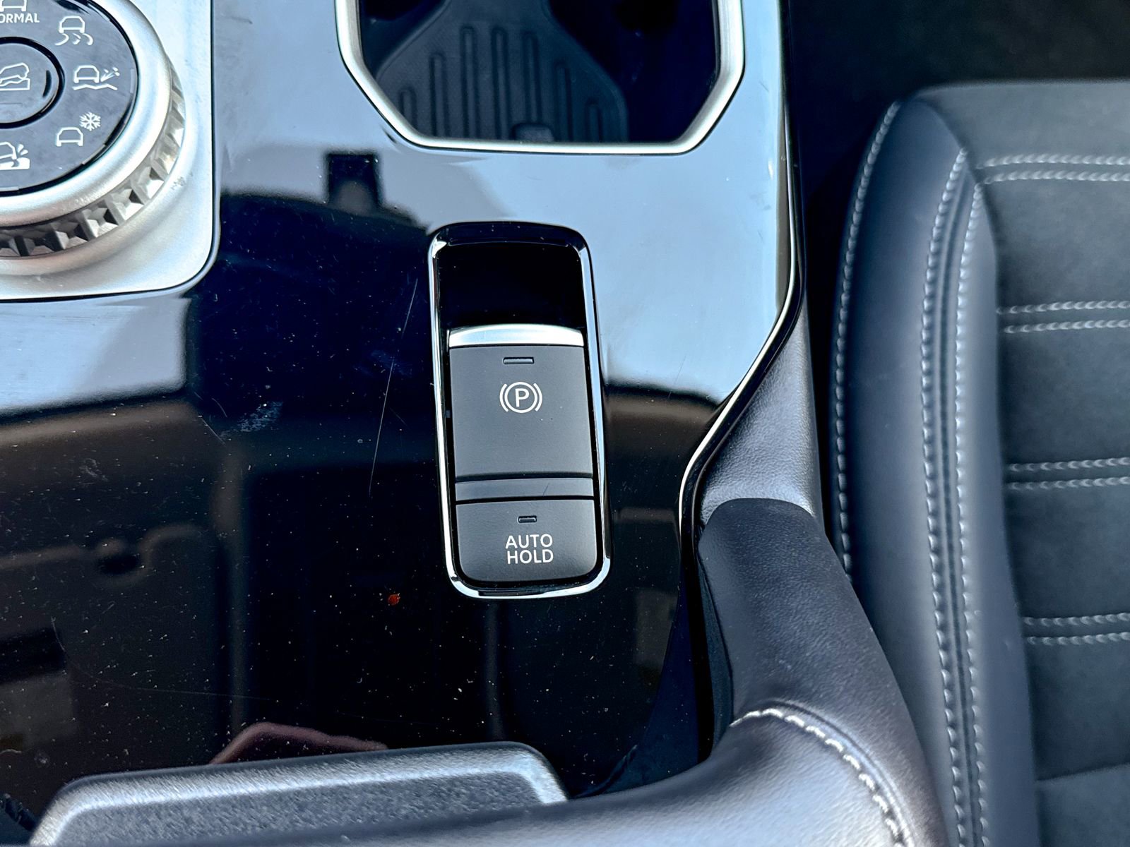 Used 2025 Mitsubishi Outlander SE image 40