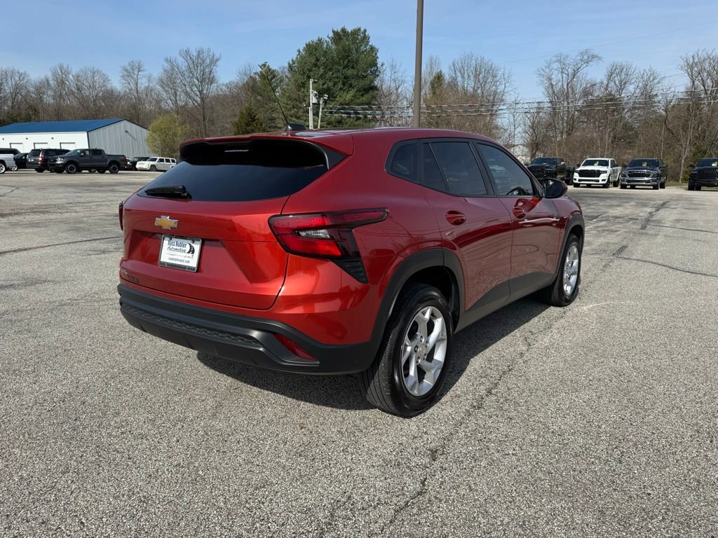 Used 2024 Chevrolet Trax LS w/ LS Convenience Package image 6