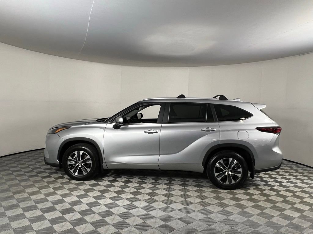 Used 2024 Toyota Highlander XLE image 9