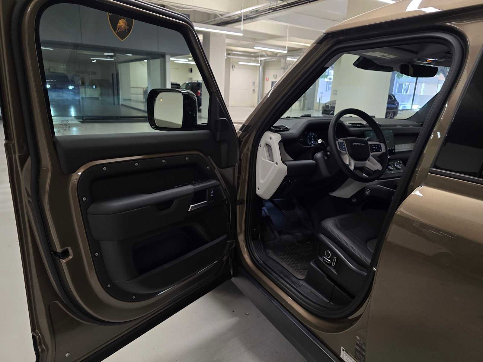 Used 2025 Land Rover Defender 130 S image 22