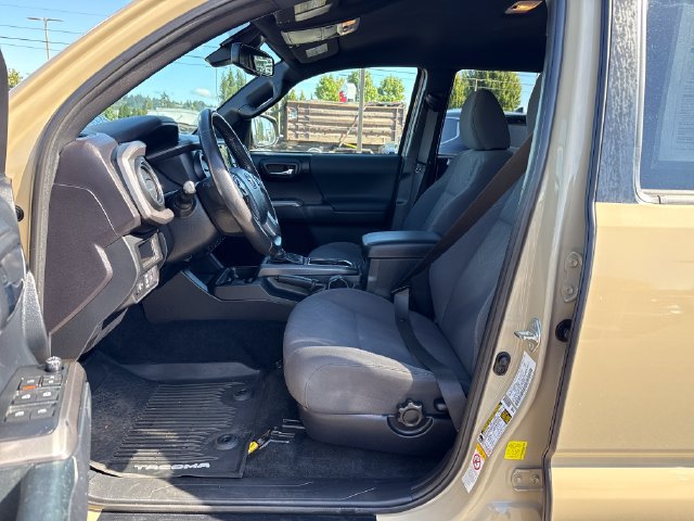 Used 2018 Toyota Tacoma TRD Sport w/ Technology Package AWD/4WD image 14