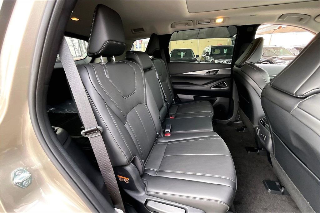 New 2026 INFINITI QX60 Luxe w/ Cargo Package FWD image 18