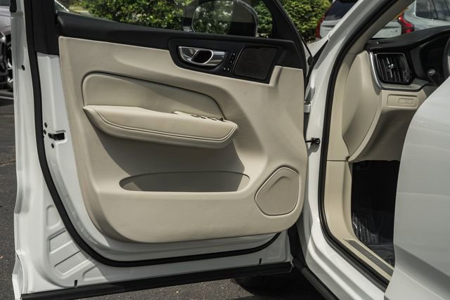 Certified 2025 Volvo XC60 T8 Ultra w/ Protection Package Premier AWD/4WD image 37