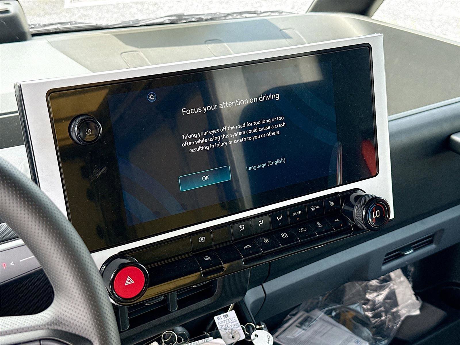 New 2025 Chevrolet Brightdrop 600 w/ Power Door Package AWD/4WD image 14