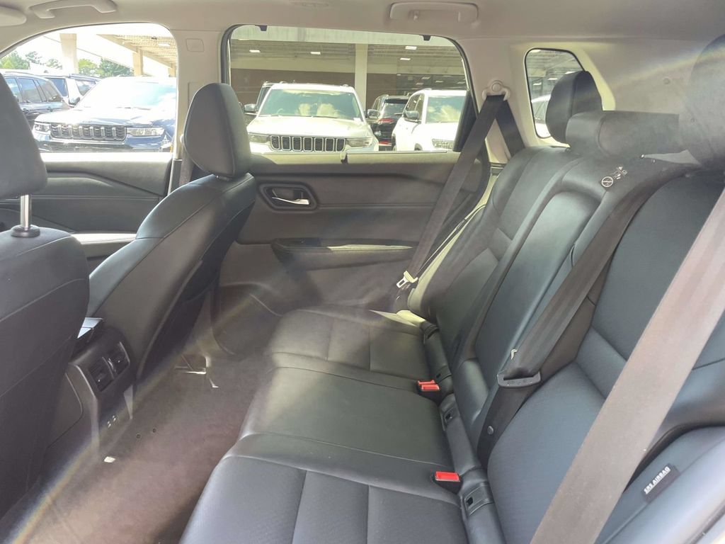 Used 2025 Nissan Rogue SV w/ SV Premium Package FWD image 20