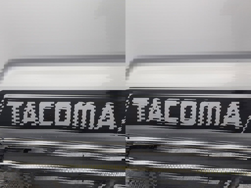 Used 2018 Toyota Tacoma TRD Sport AWD/4WD image 10