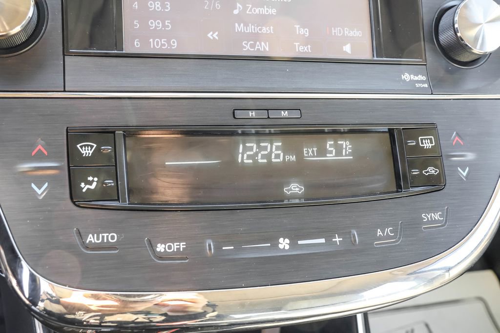 Used 2014 Toyota Avalon Limited image 22