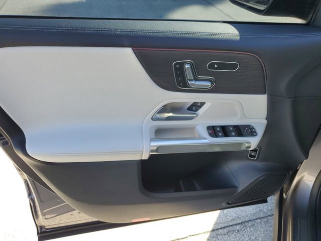 Used 2023 Mercedes-Benz GLB 250 image 18