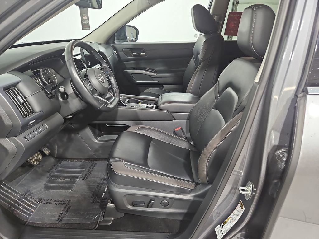 Used 2024 Nissan Pathfinder SL AWD/4WD image 10