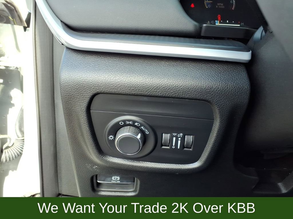 Used 2024 Jeep Grand Cherokee L Altitude image 15
