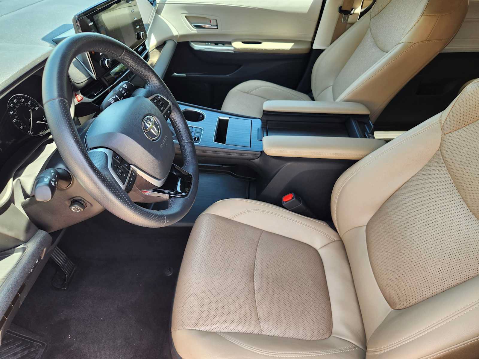 Used 2021 Toyota Sienna Limited FWD image 12