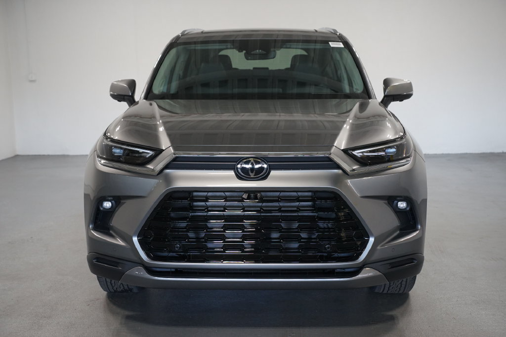 New 2026 Toyota Grand Highlander FWD image 2