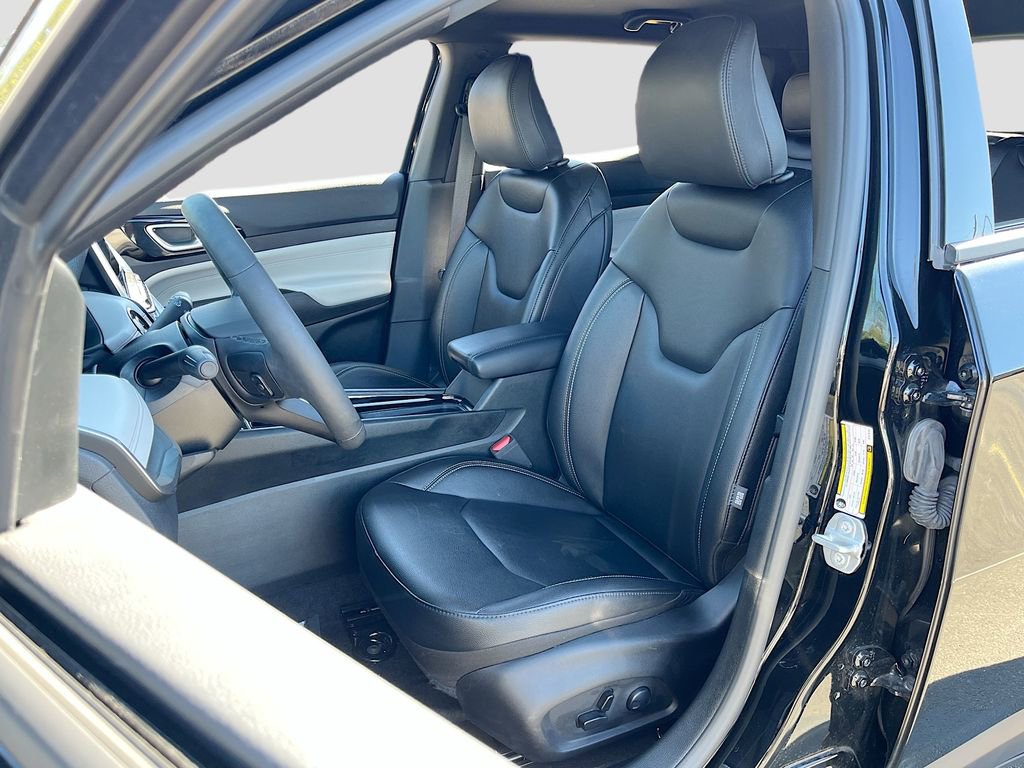 Certified 2025 Jeep Compass Limited image 18