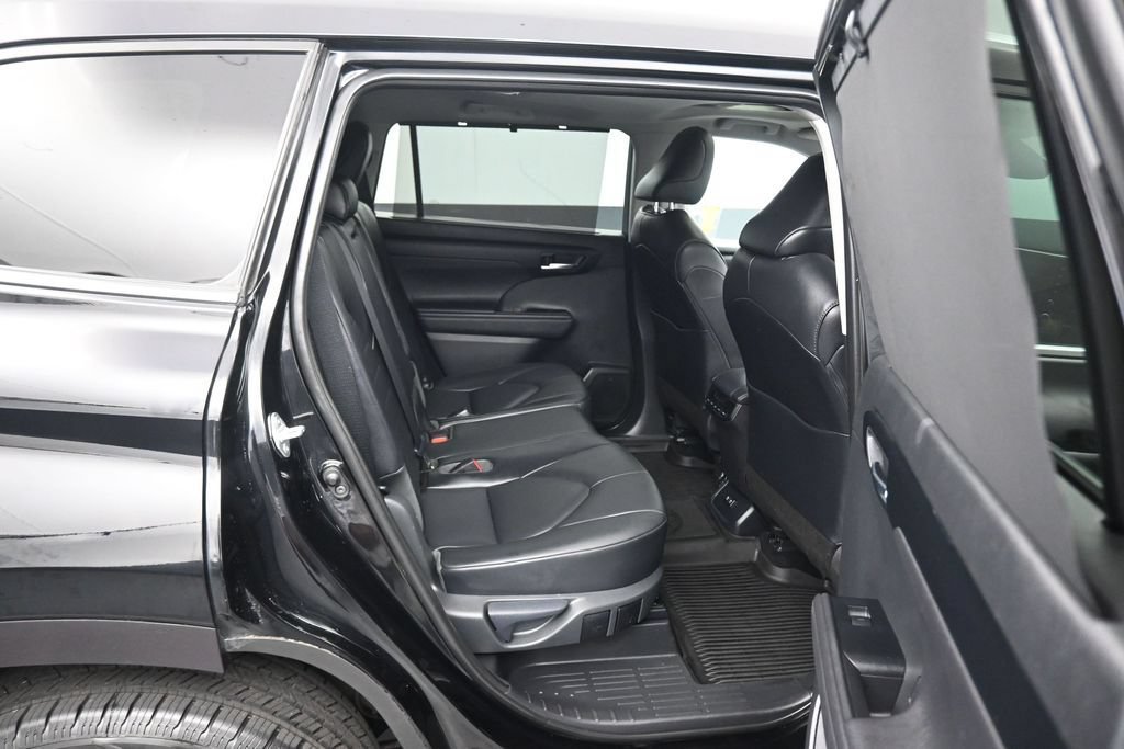 Used 2020 Toyota Highlander XLE AWD/4WD image 46