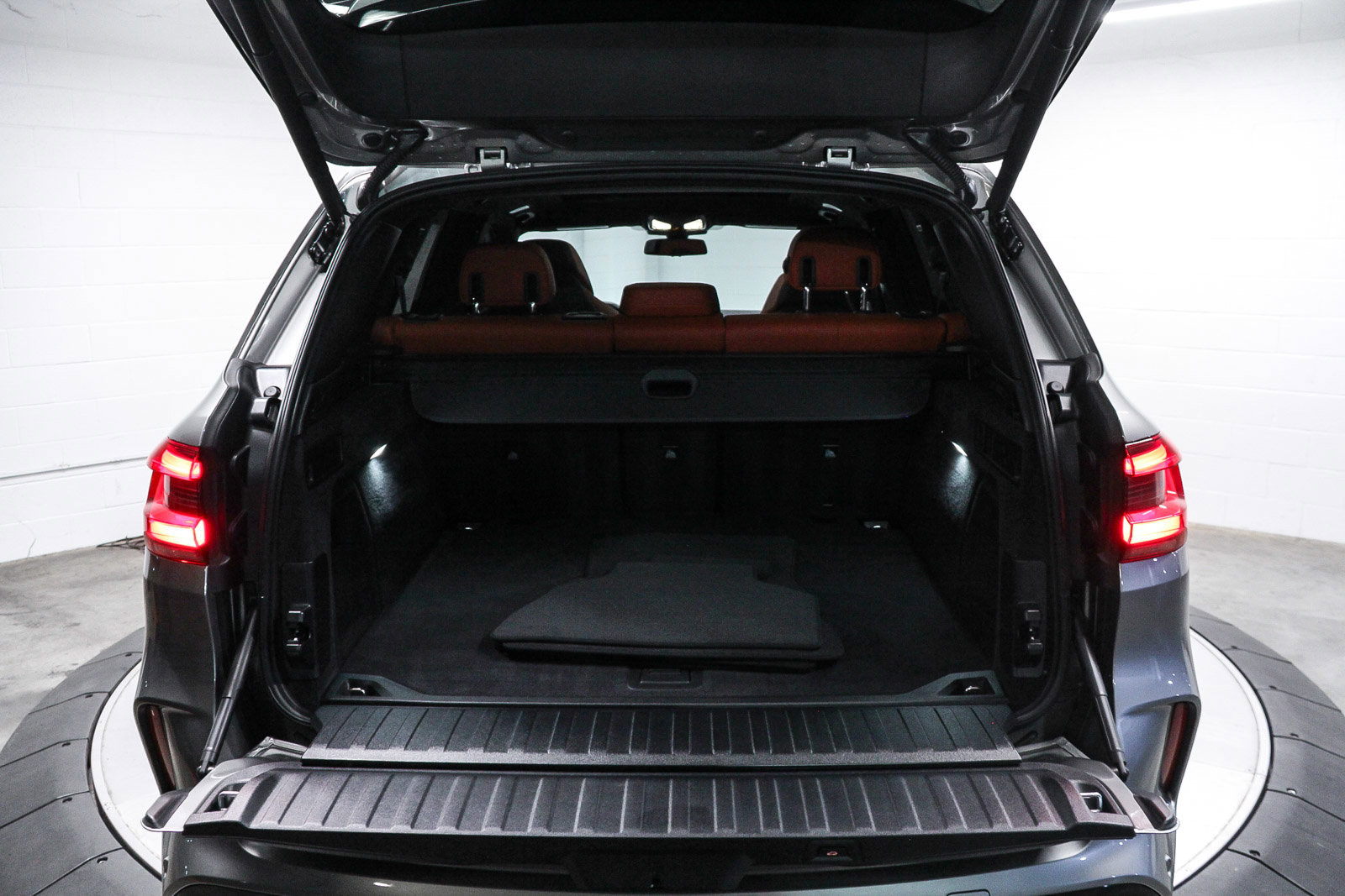 Used 2023 BMW X5 M w/ Competition Package image 26