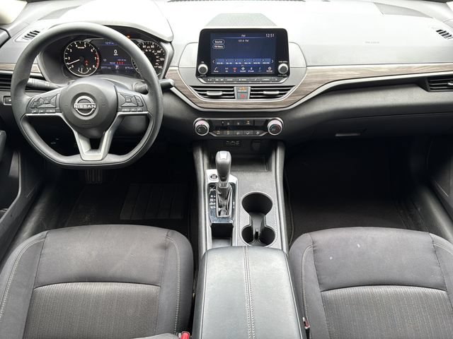 Used 2025 Nissan Altima 2.5 SV FWD image 14