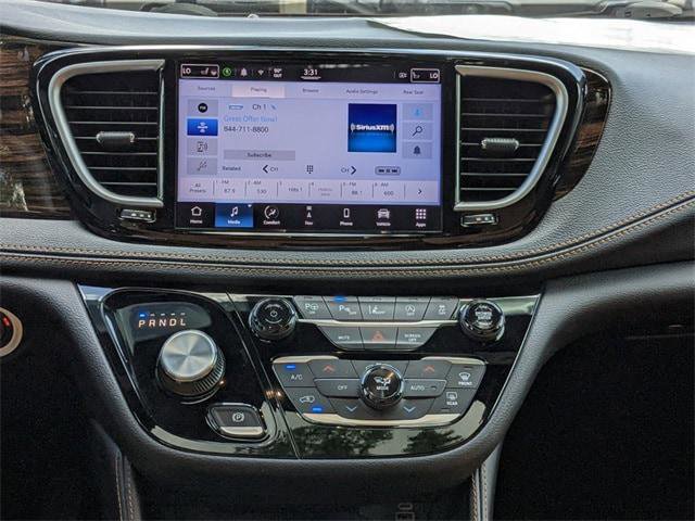 Certified 2022 Chrysler Pacifica Pinnacle FWD image 19