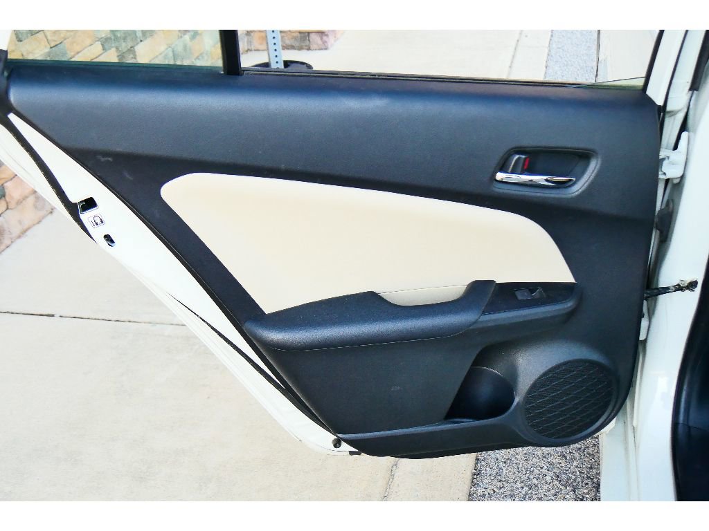 Used 2020 Toyota Prius XLE AWD/4WD image 16