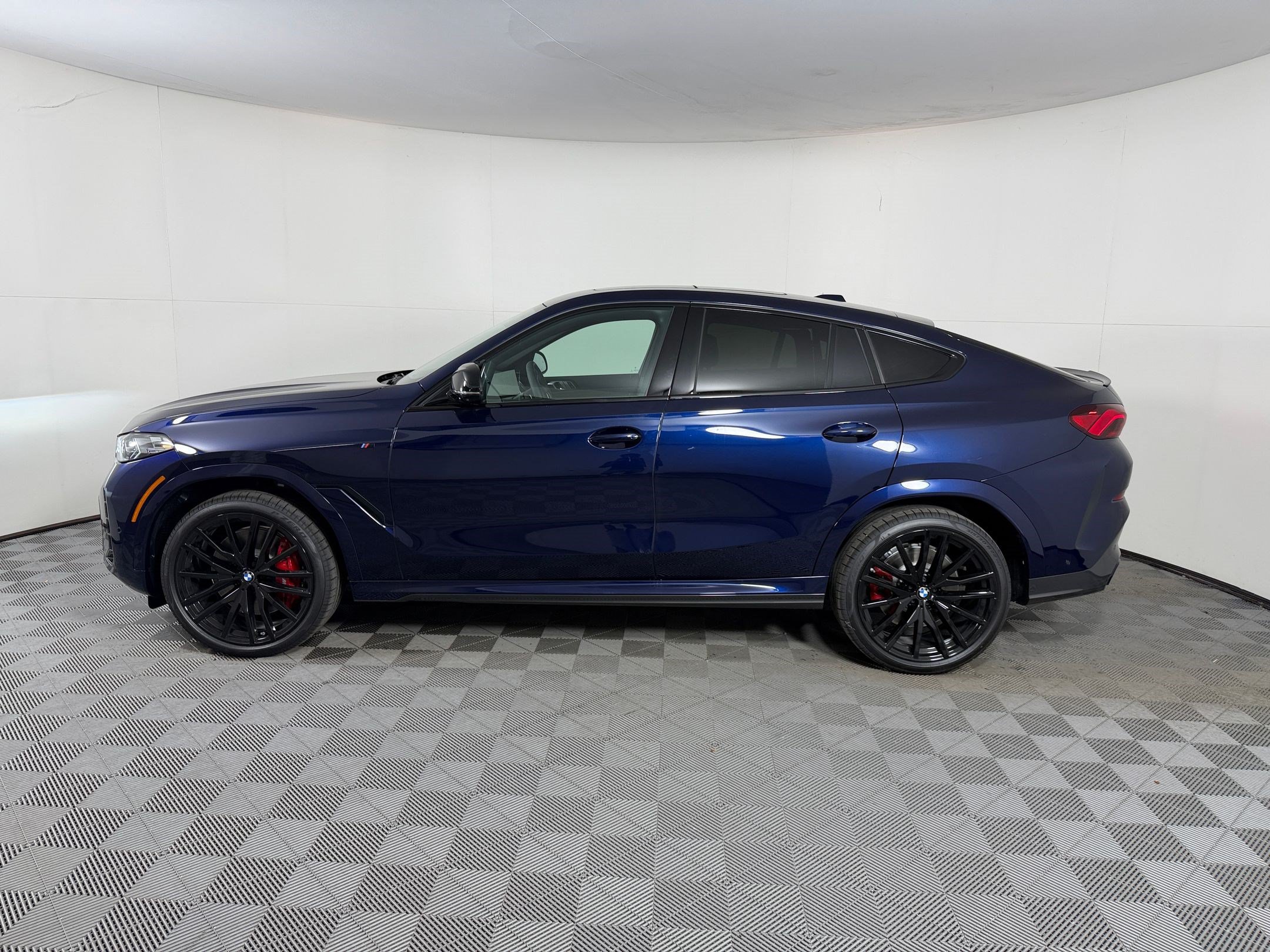 New 2027 BMW X6 M60i AWD/4WD image 2