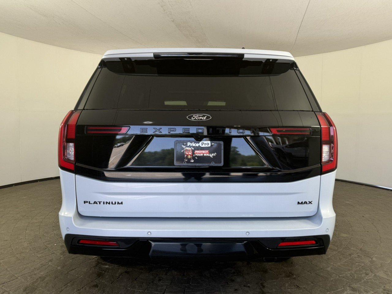 Used 2025 Ford Expedition Max Platinum w/ Stealth Appearance Package AWD/4WD image 6