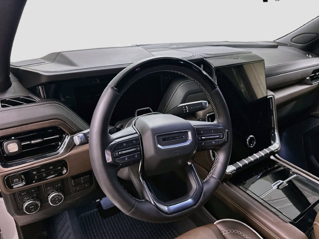Used 2025 GMC Yukon XL Denali Ultimate AWD/4WD image 4