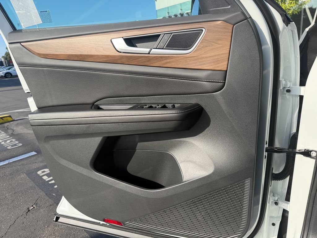 New 2026 Volkswagen Atlas SE FWD image 13