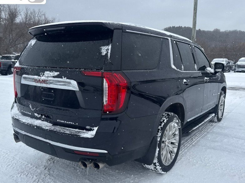 Used 2023 GMC Yukon Denali w/ Advanced Technology Package image 3