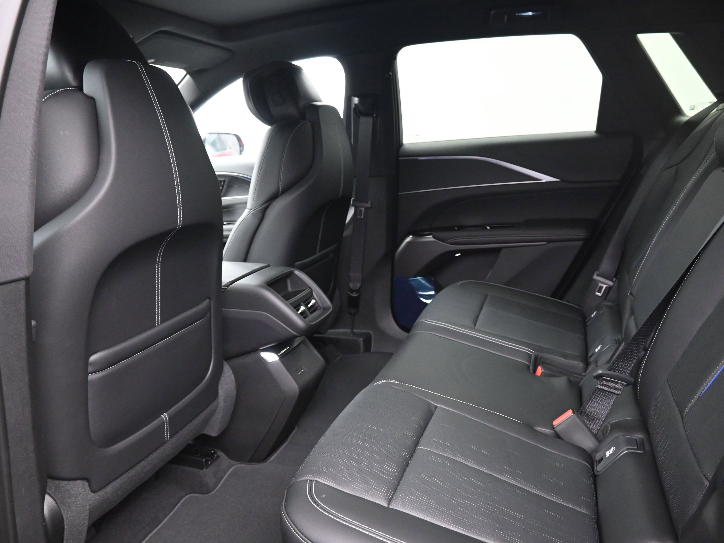 New 2025 Cadillac Lyriq Sport image 10