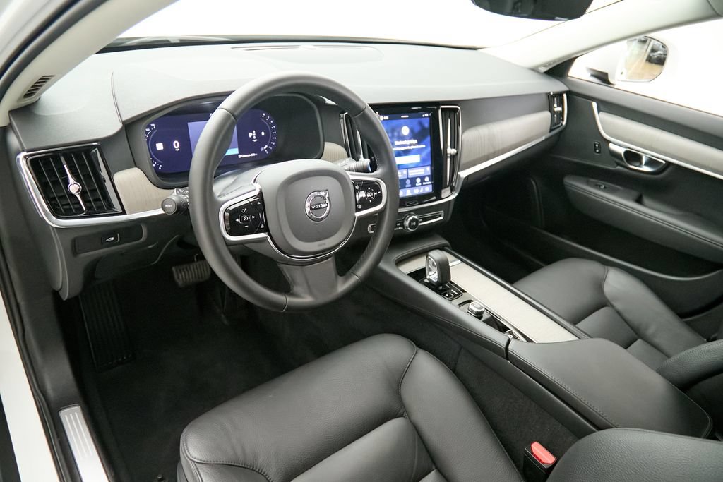 Certified 2025 Volvo V90 B6 Cross Country Plus AWD/4WD image 12