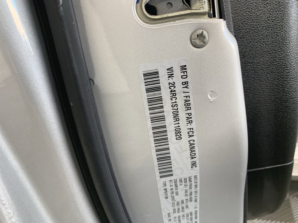 Used 2022 Chrysler Pacifica Limited w/ Uconnect Theater Family Group image 13