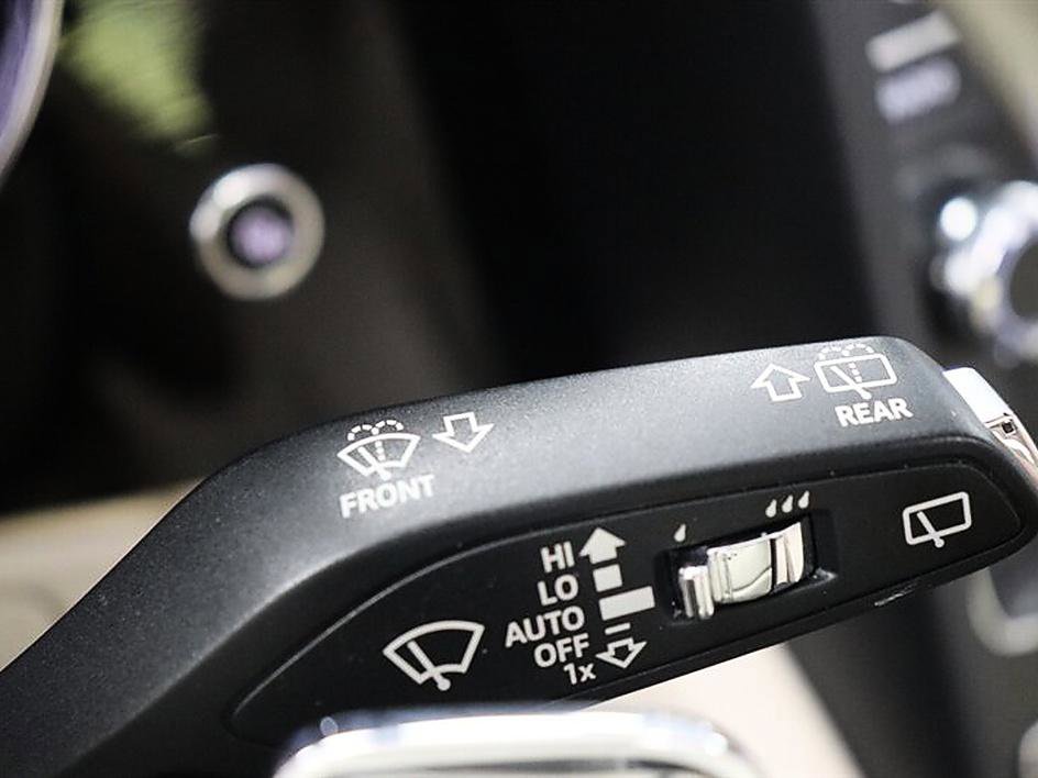 Used 2019 Bentley Bentayga AWD/4WD image 45