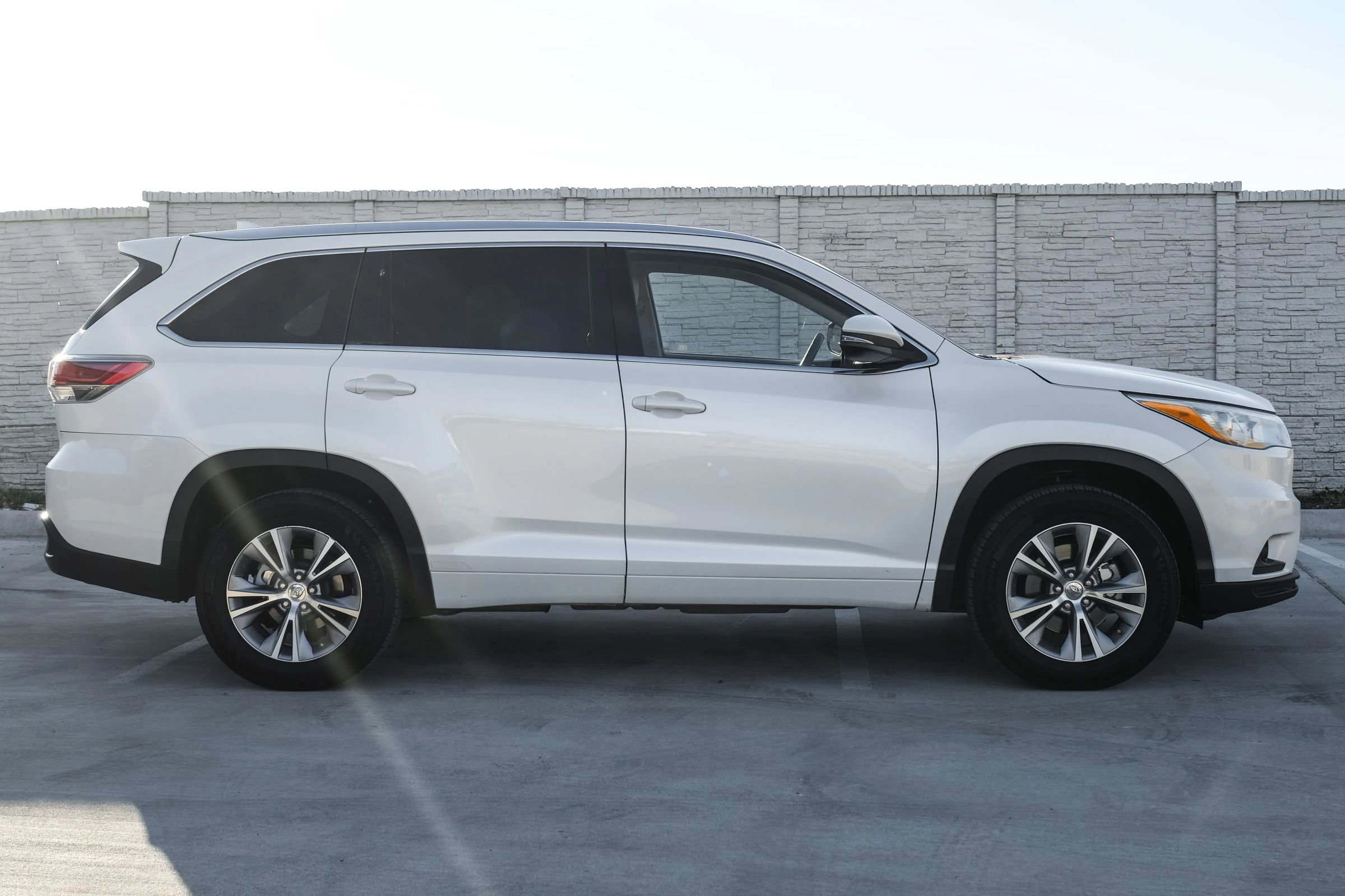 Used 2015 Toyota Highlander XLE image 8
