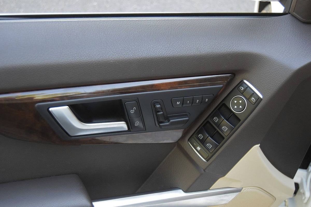 Used 2014 Mercedes-Benz GLK 350 4MATIC w/ Premium 1 Package image 18