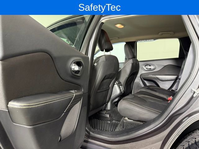 Used 2015 Jeep Cherokee Latitude w/ Cold Weather Group image 11
