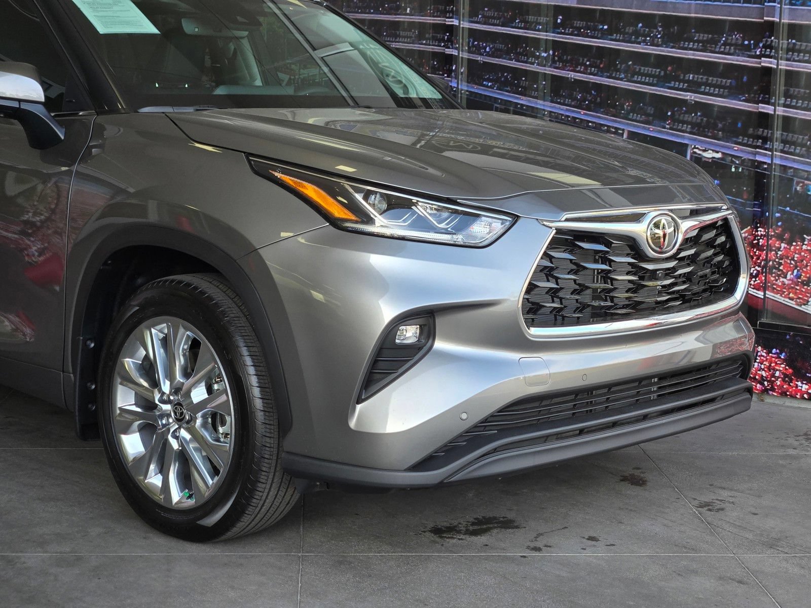 Certified 2026 Toyota Highlander Limited AWD/4WD image 2