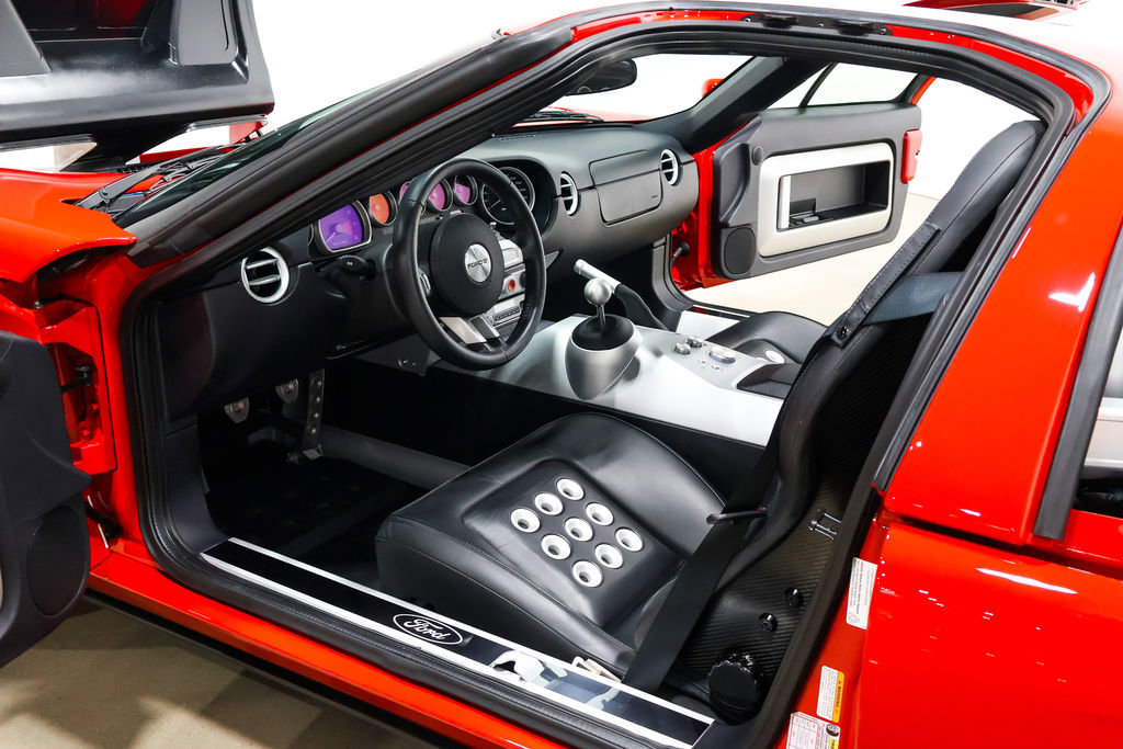 Used 2006 Ford GT RWD image 28