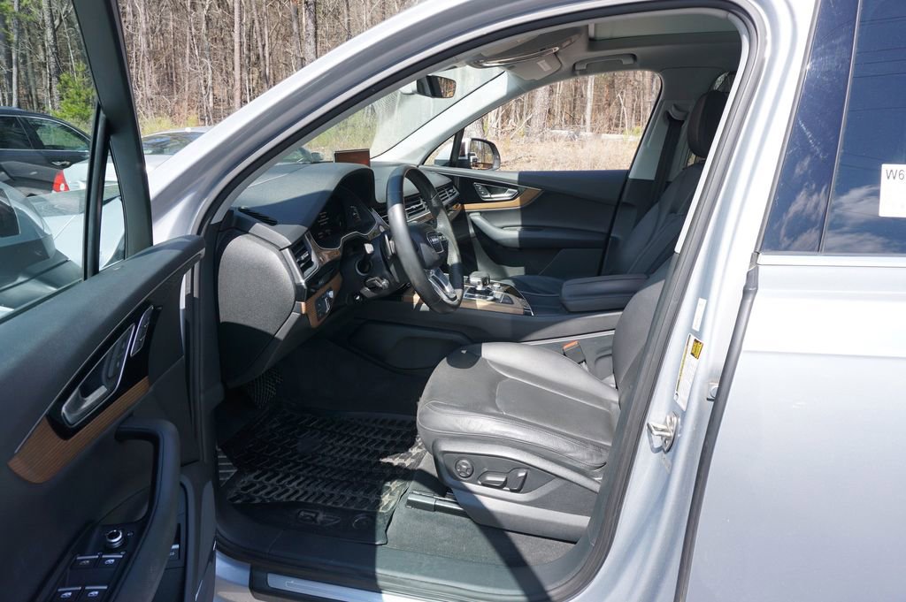 Used 2017 Audi Q7 3.0T Prestige image 2