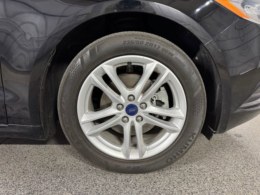 Used 2018 Ford Fusion SE w/ Fusion SE Technology Package FWD image 5