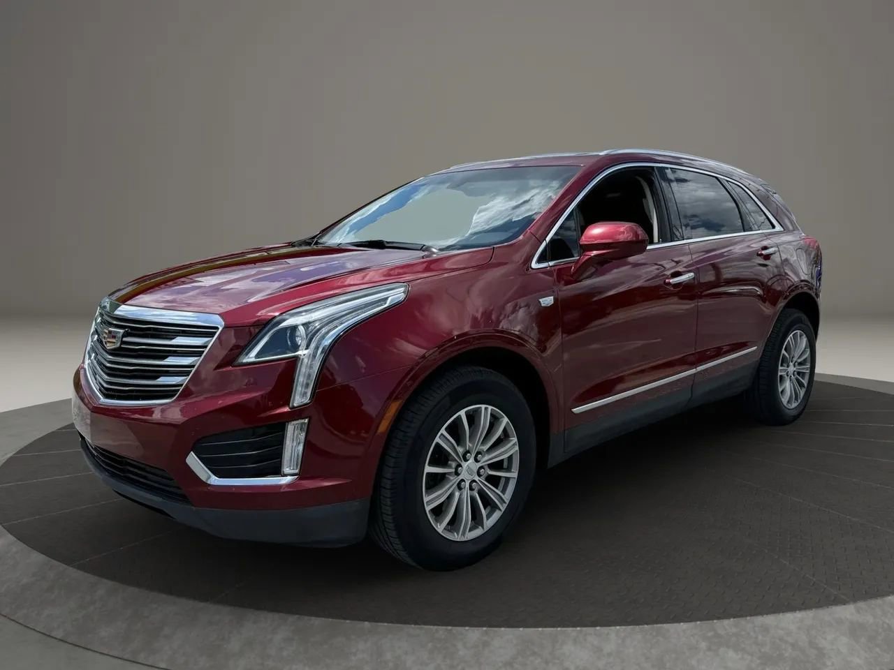 Used 2017 Cadillac XT5 Luxury FWD image 3