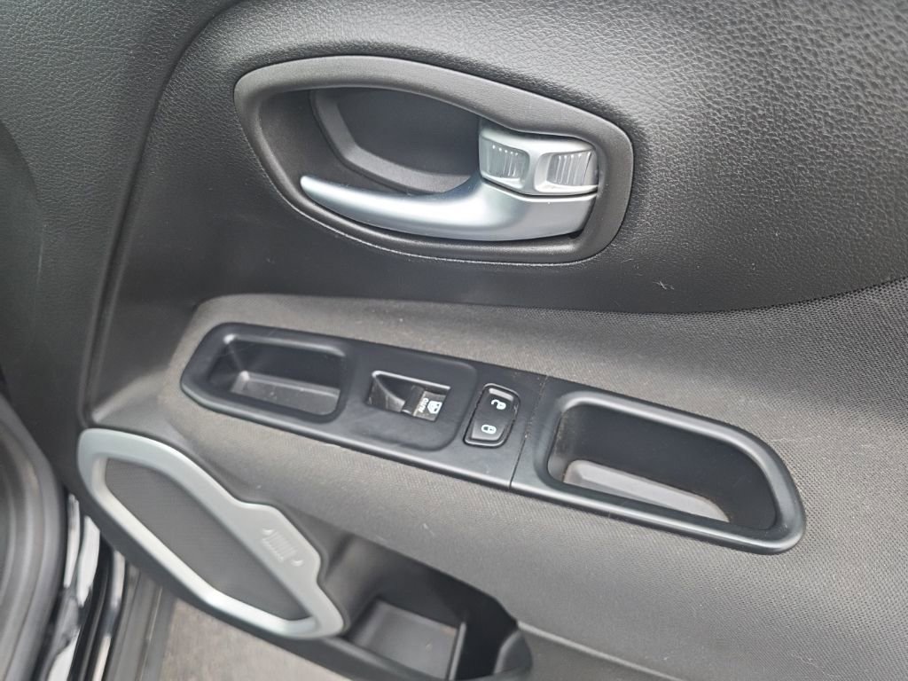 Used 2018 Jeep Renegade Sport w/ Power & Air Group image 40