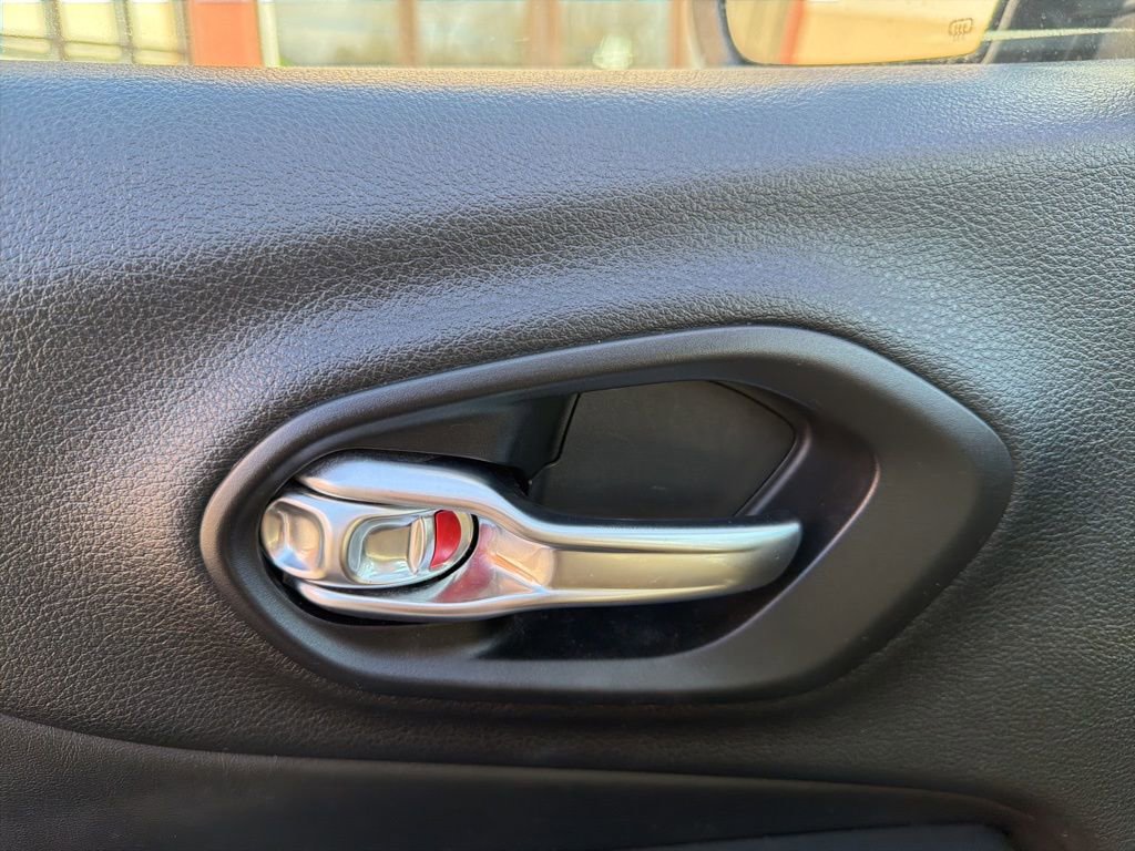 Used 2018 Jeep Cherokee Limited w/ High Altitude Package image 34