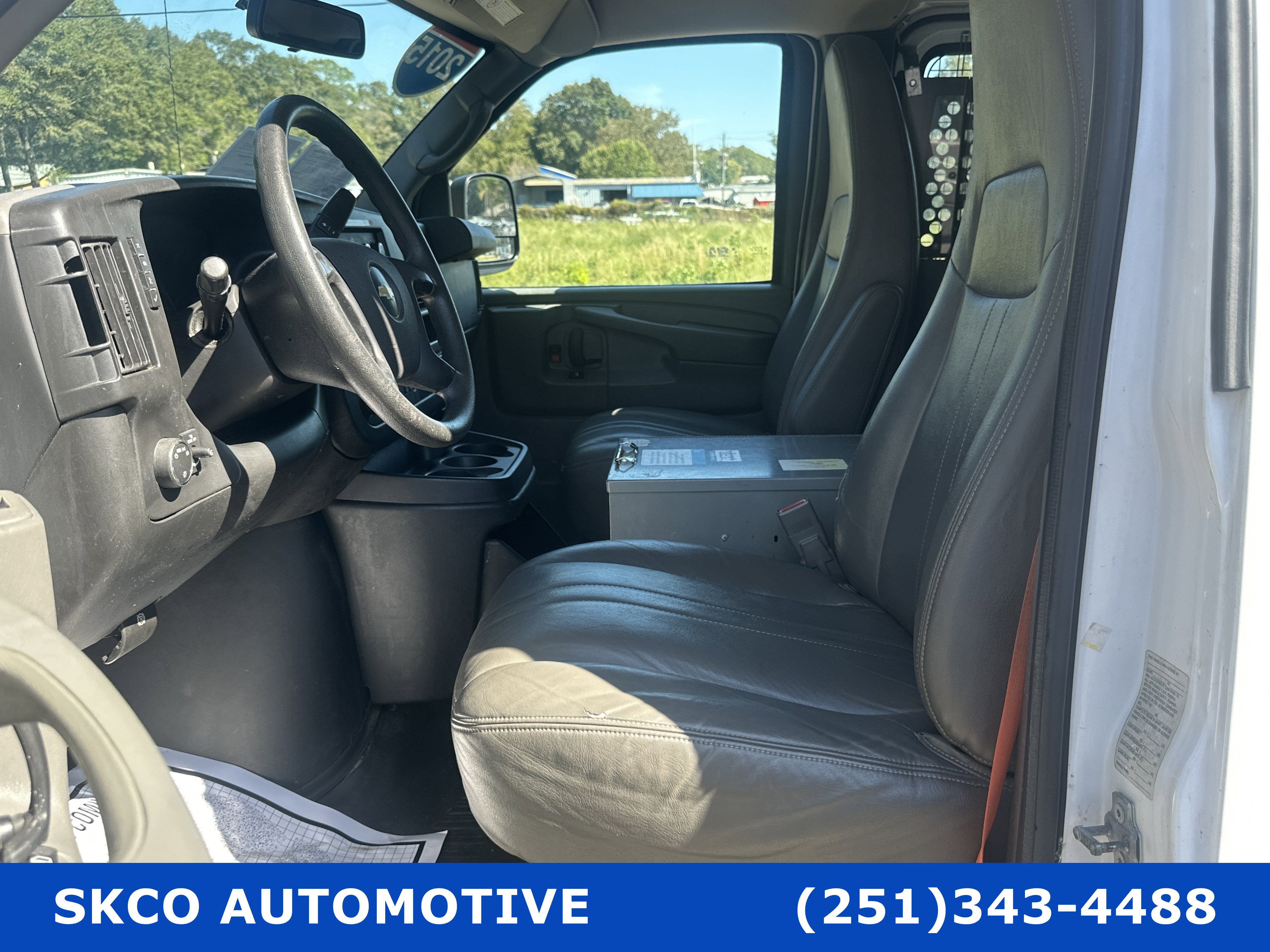 Used 2015 Chevrolet Express 2500 image 10
