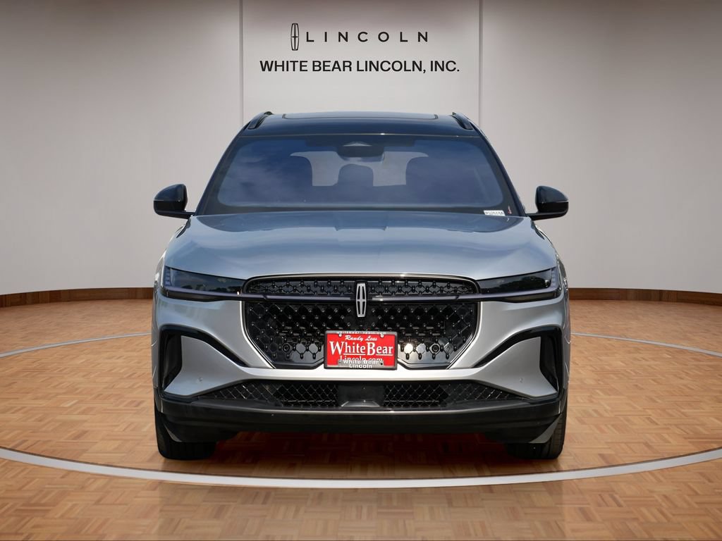 Used 2025 Lincoln Nautilus Reserve AWD/4WD image 2