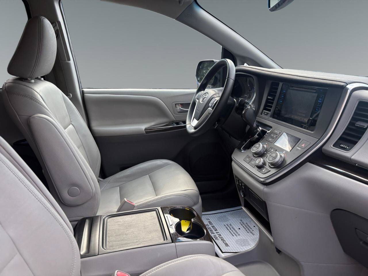 Used 2015 Toyota Sienna XLE w/ XLE Navigation Package FWD image 15