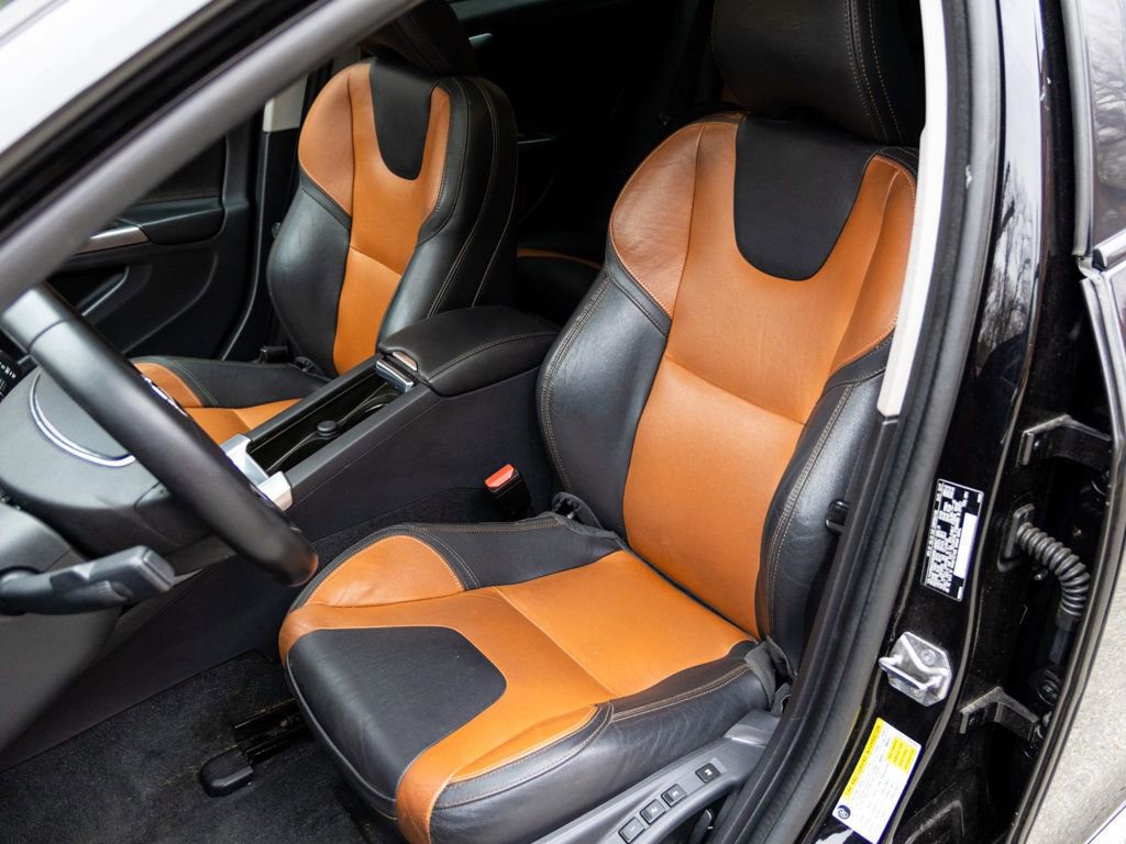 Used 2017 Volvo V60 T5 Cross Country w/ Convenience Package image 16