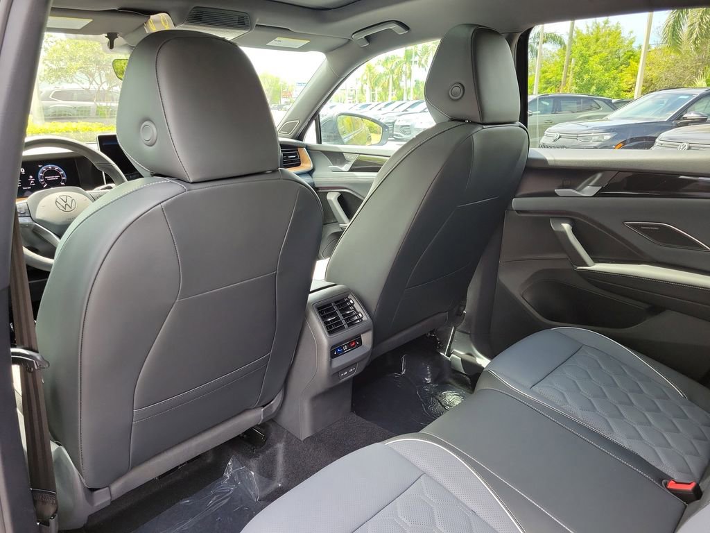 New 2026 Volkswagen Tiguan SEL R-Line AWD/4WD image 9