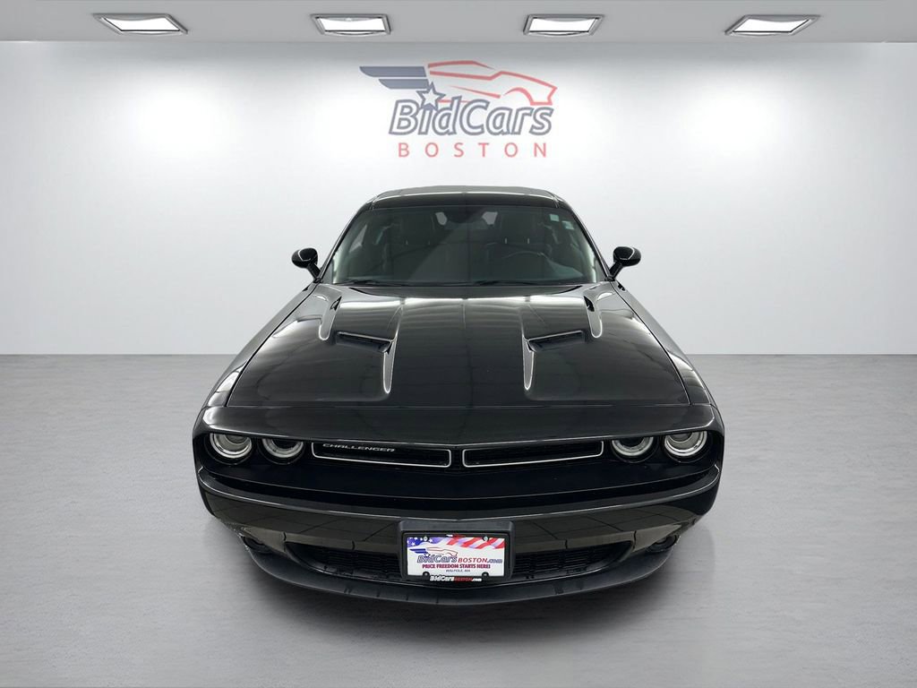 Used 2018 Dodge Challenger SXT Plus image 2