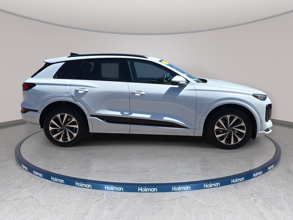 Used 2025 Audi Q6 e-tron Premium Plus w/ Premium Plus AWD/4WD image 5