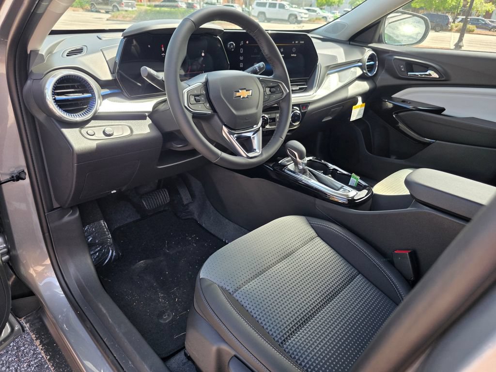 New 2026 Chevrolet Trax LT w/ Sunroof Package FWD image 8