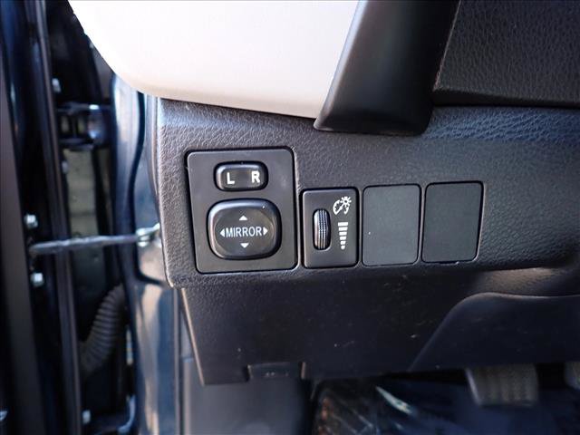 Used 2017 Toyota Corolla LE w/ Carpet Mat Package (TMS) FWD image 9